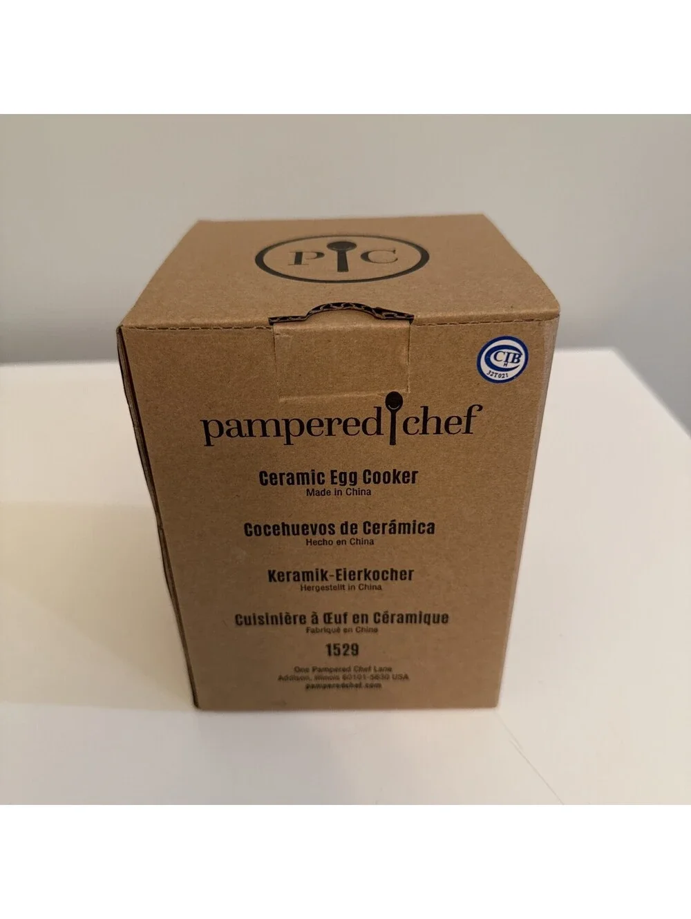 NEW IN BOX Pampered Chef Ceramic Microwave Egg Cooker with Silicone Sleeve #1529